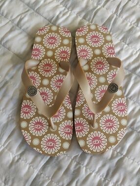 UGG Beige and Pink Logo-Print Flip Flops Y2K Cottagecore Retro Summer Beach Chic